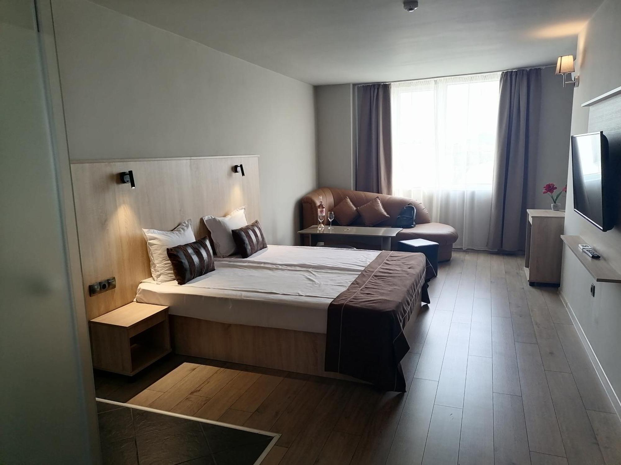 Blvd 7 Hotel