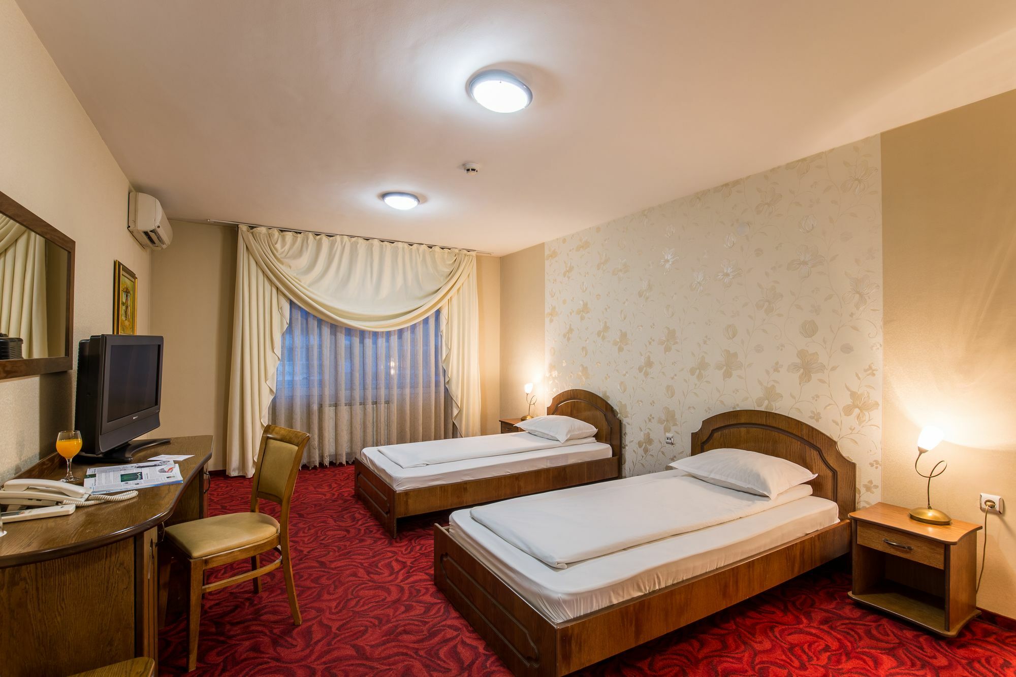 Blvd 7 Hotel 3*